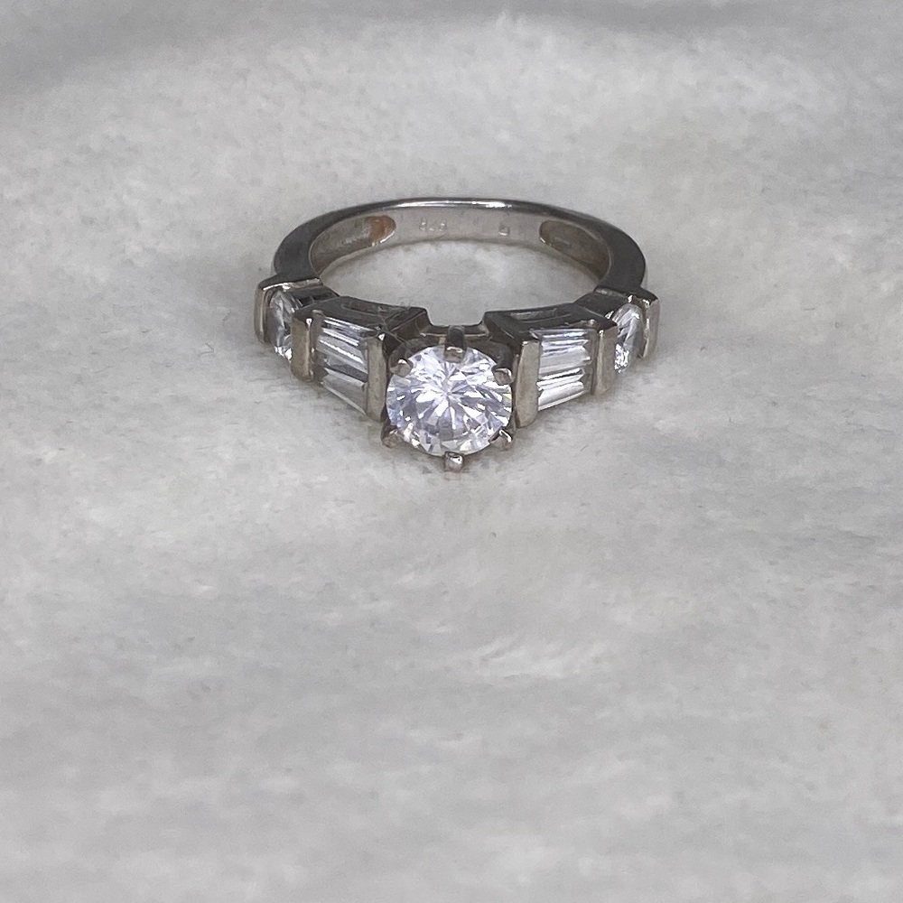 925 Sterling silver ring with man made stone